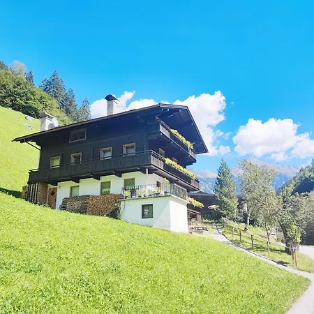 In Tirol By Zillertal Slopes, Cleaning Included Hébergement de vacances *